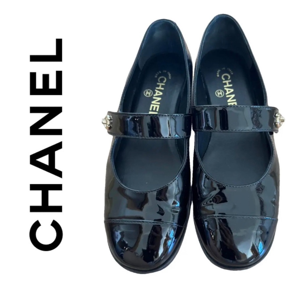CHANEL Glossy Black Mary Jane Flats